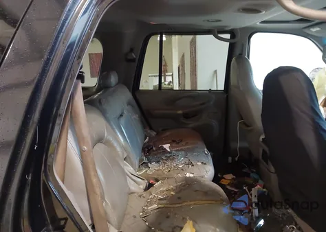 2001 Ford Expedition Xlt z USA, uszkodzony, nr VIN 1FMPU16L31LB81097